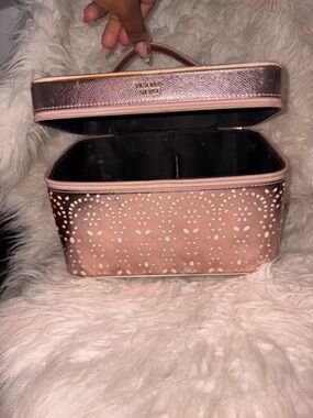 Victoria's Secret Petal Edge Runway
Vanity Case in Rose Gold